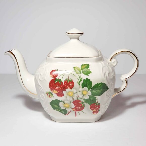 Ellgreave Teapot Strawberries Vintage - Picture 1 of 7